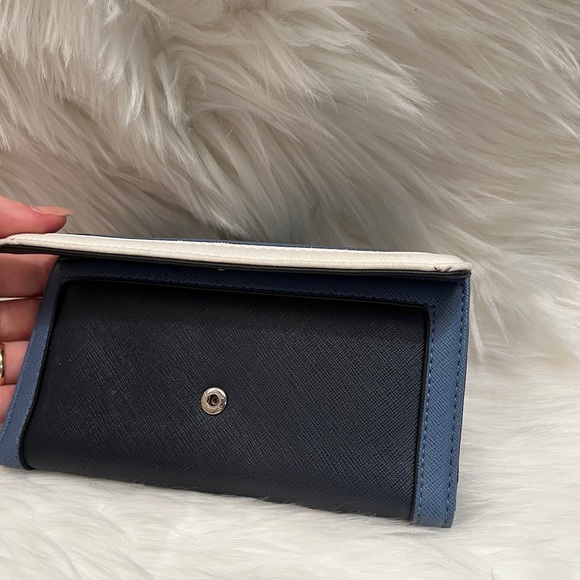 Guess Blue & White Wallet - Picture 8 of 10